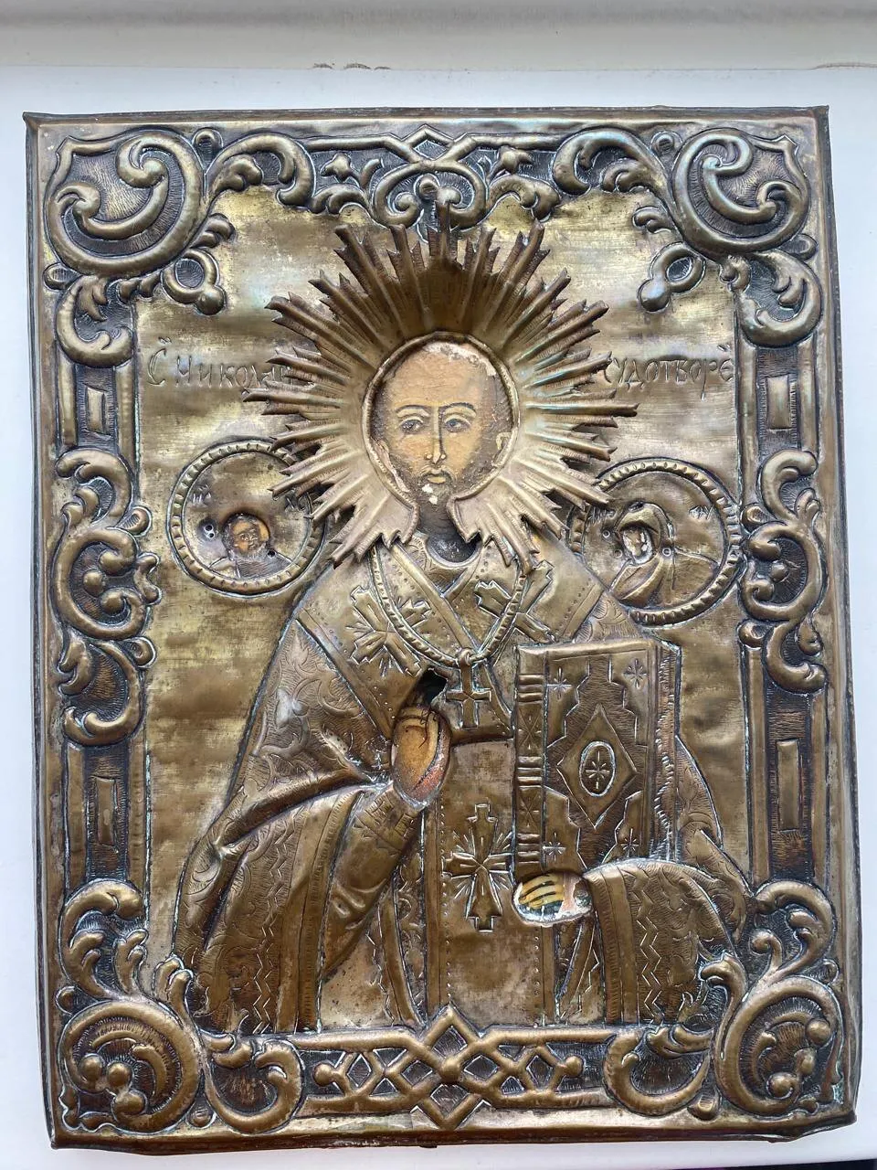 Before restoration. General view in the metal riza.
