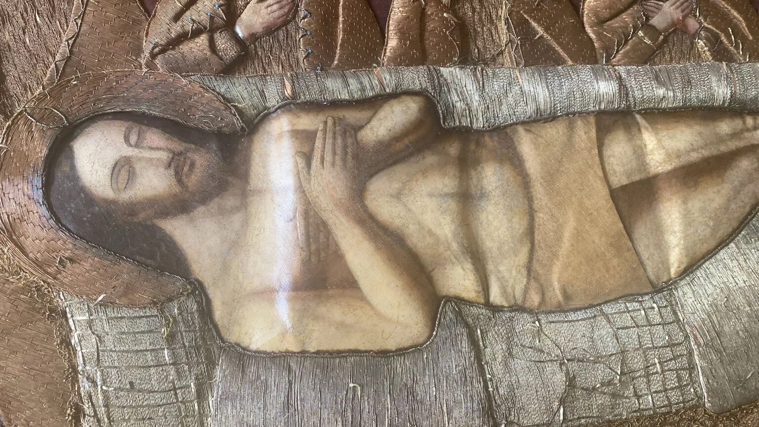 Zentraler gemalter Einsatz. Ausschnitt der Christusfigur.