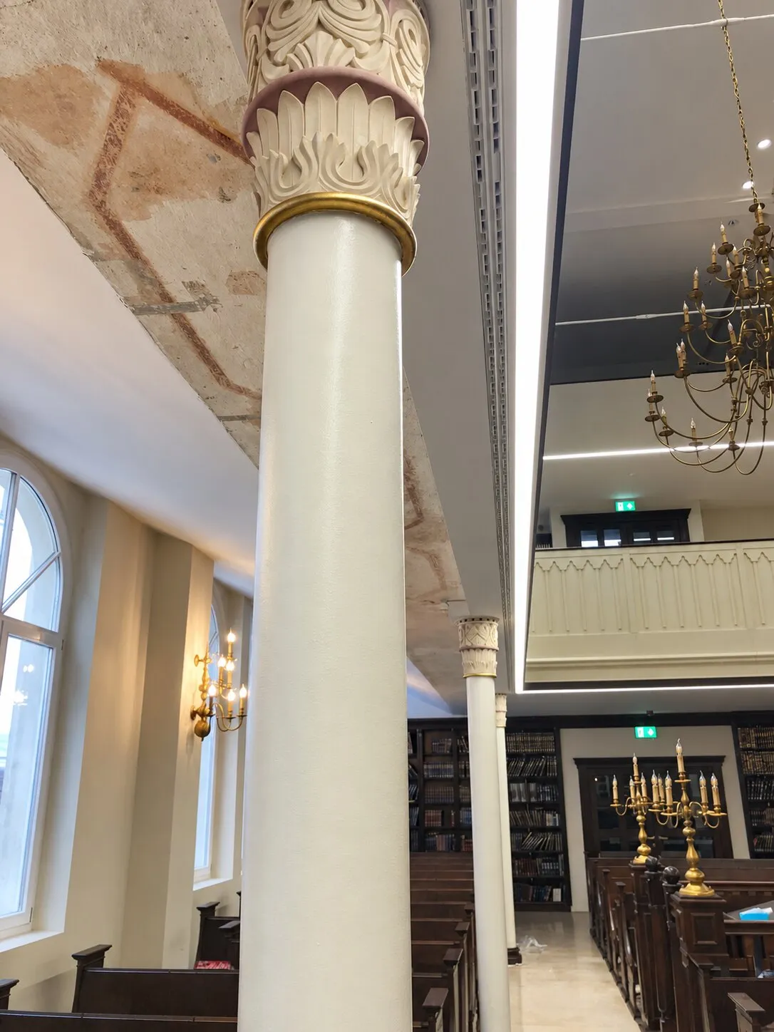 Column finish and gilded ring next to surviving fragments of wall painting.