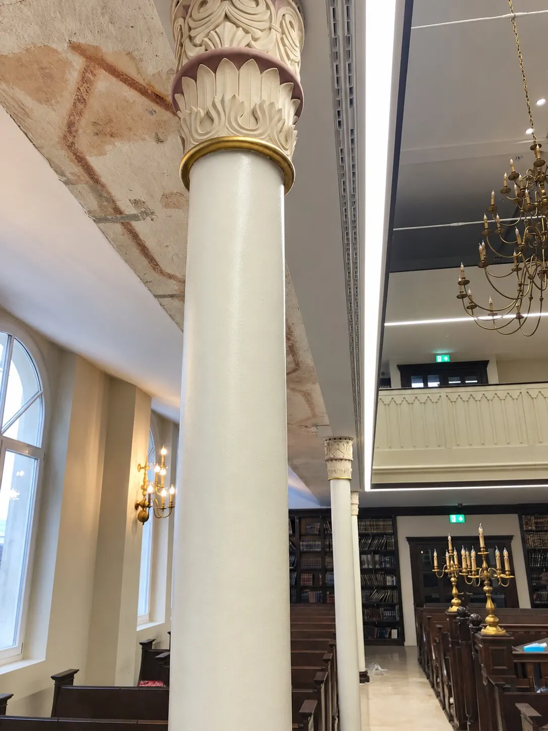Column finish and gilded ring next to surviving fragments of wall painting.